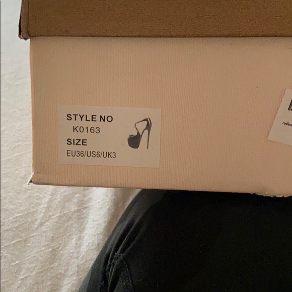 Black Pumps - Picture 14 of 14